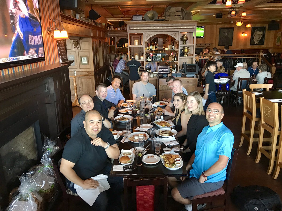 dimox9's tweet photo. Dinner with the #TELUS Neighbourhood power users! #CPU #GameofNerds #Goodtimes #Legendary #Stories https://t.co/4x6ZmL98a2