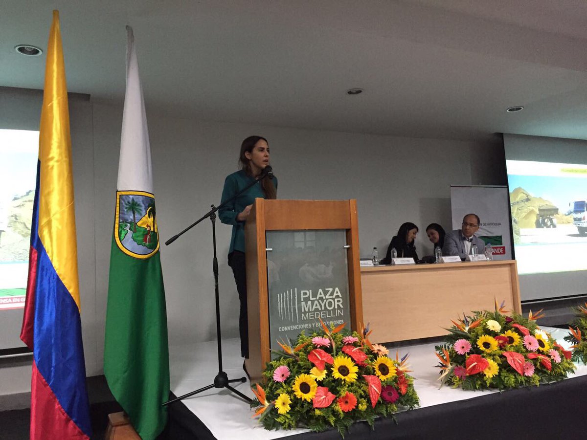 Solam1ner's tweet photo. "@ANMColombia: #AEstaHora presidenta  @ANMColombia en evento @GobAntioquia #BuenasPrácticasMineras https://t.co/j5OB2CPqpm"