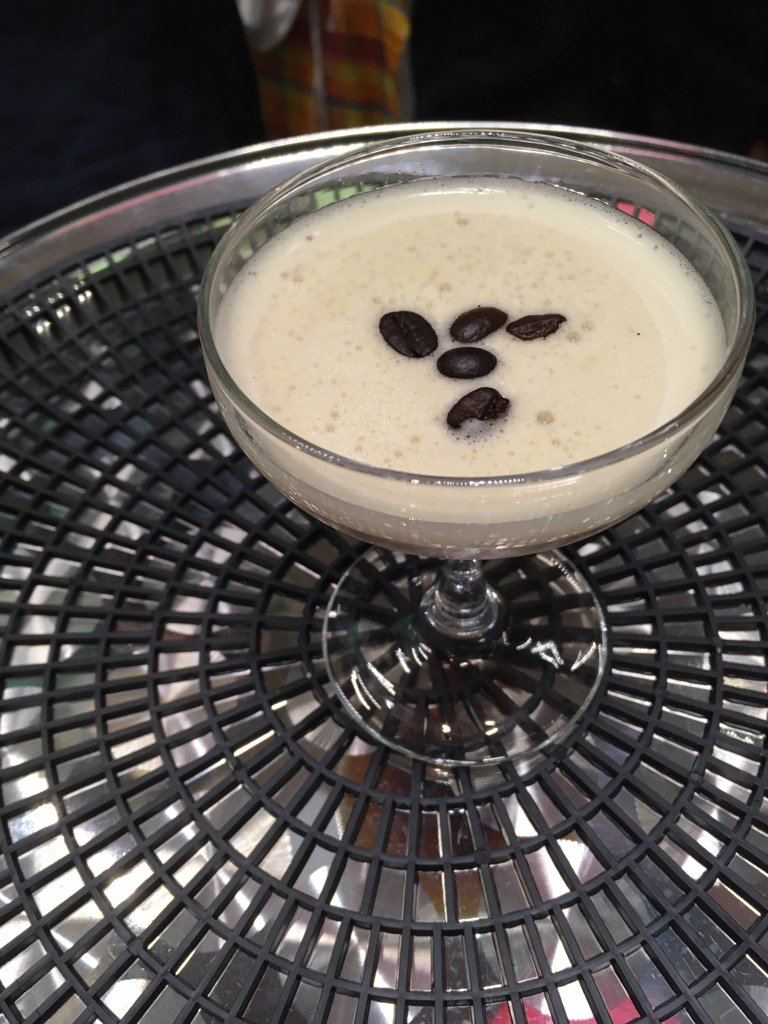 annepelouas's tweet photo. Délicieux le cocktail Expresso Martinique de Martinique Gourmande #MG2017 au rhum et liqueur de banane https://t.co/aESXOM3pAS