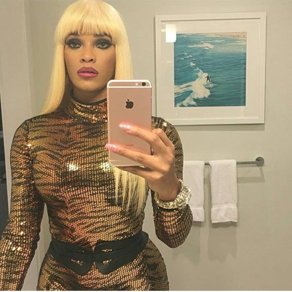 itsKARY_'s tweet image. Alright you white mothafuckas all eyes on me. If I catch you looking at anything else imma beat yo ass like a runaway slave.