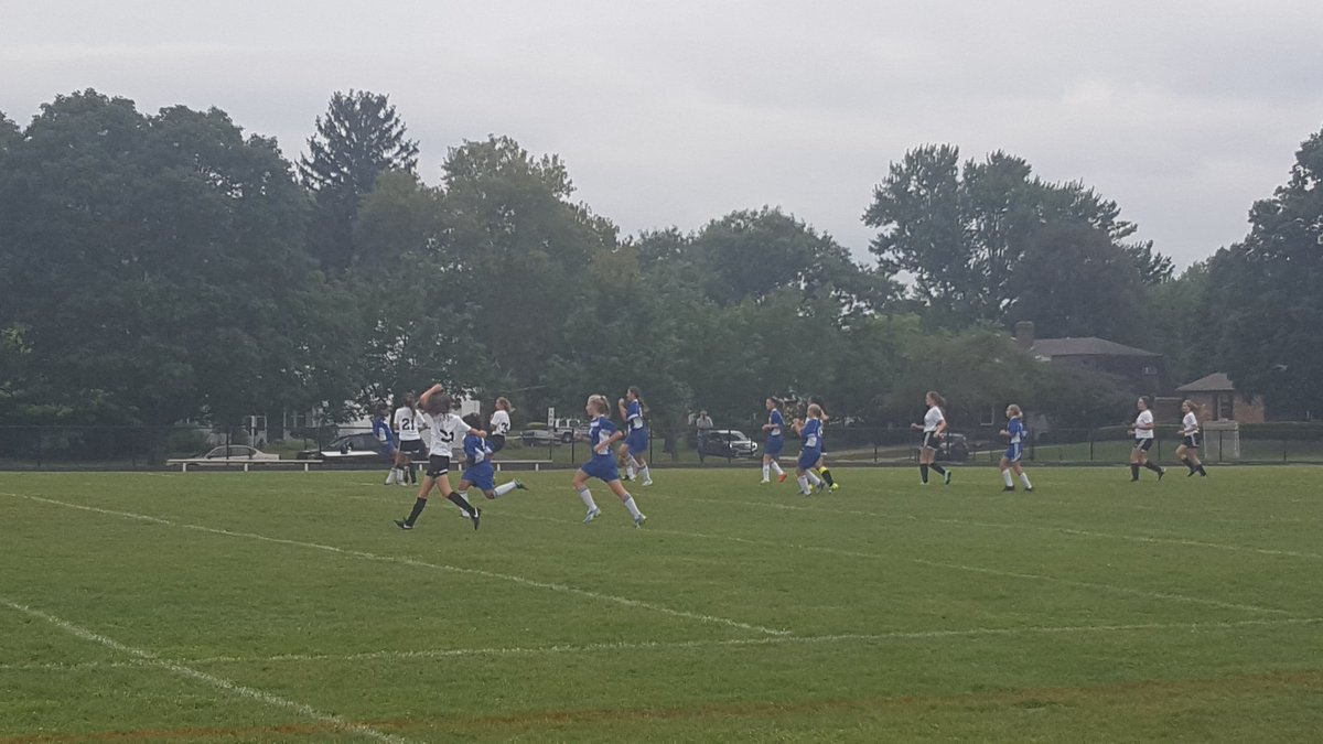 robbgonda's tweet photo. Great night cheering on the HMS bears. #HMSpride #HMSVB #HMSSoccer #GoBears https://t.co/VeSnXNsKEq