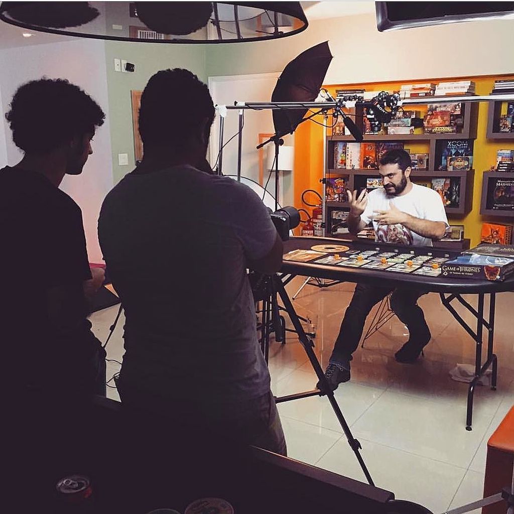 mktvirtual's tweet photo. Produça do final de semana para a @galapagosjogos. #tbt #boardgames #mokotovideos https://t.co/k4dTcwhRFb