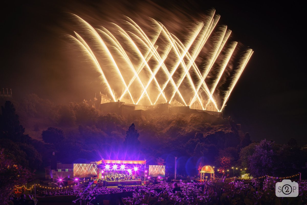 Studio2Scot's tweet photo. Fantastic night at the @edintfest #vmfireworks @SCOmusic concert https://t.co/ln61JKPR3s