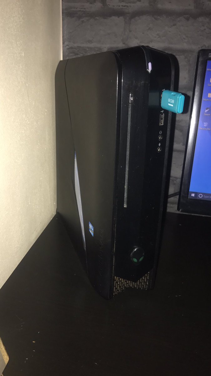 HydroGrind's tweet photo. 📢🔥SELLING - Alienware X51 with monitor / mouse / keyboard - Message for specs and more detail ! #Alienware #Selling #Gamers #Pc #gaming https://t.co/02Tt7rMR7h