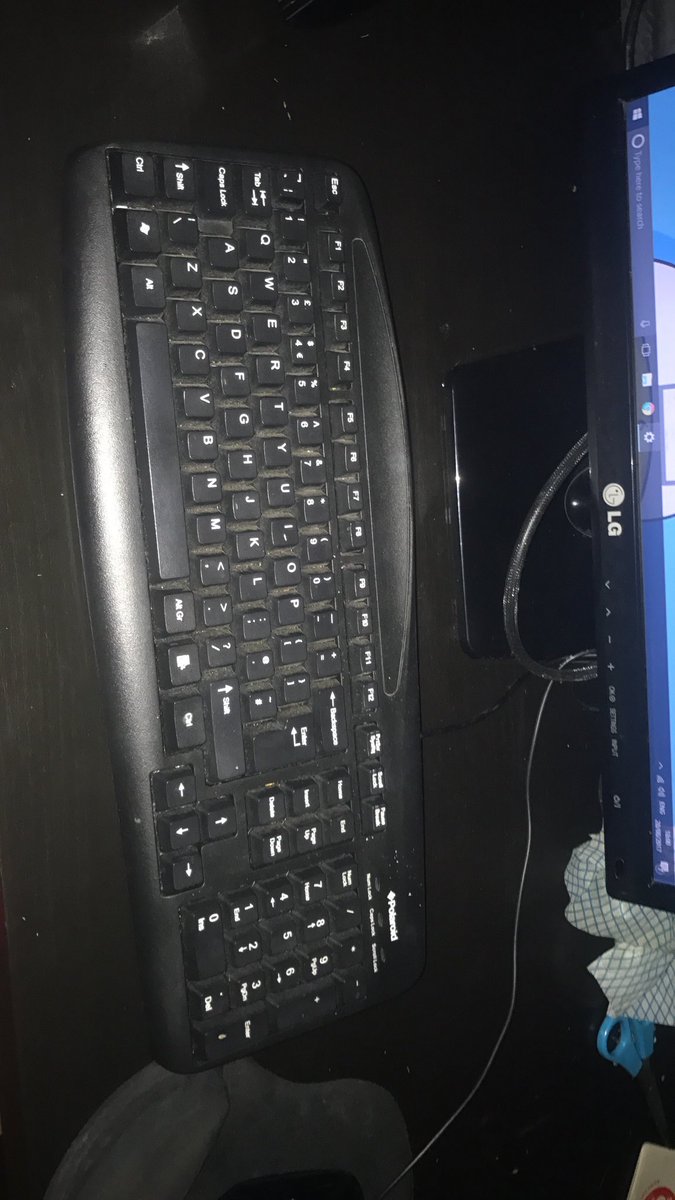 HydroGrind's tweet photo. 📢🔥SELLING - Alienware X51 with monitor / mouse / keyboard - Message for specs and more detail ! #Alienware #Selling #Gamers #Pc #gaming https://t.co/02Tt7rMR7h