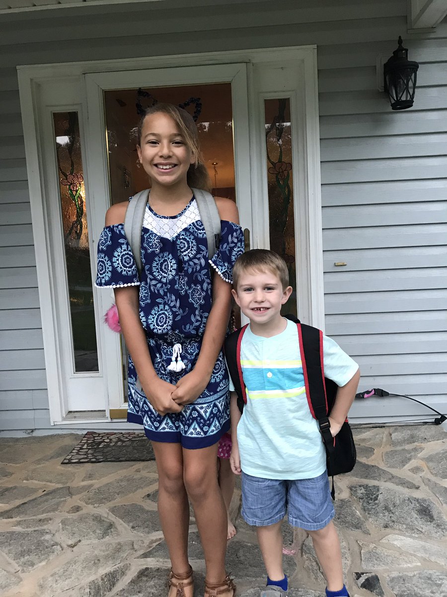 Jeska9Ross's tweet photo. #McFirstDay @McDowell590 @wmmsspartans and @NorthCoveElem https://t.co/WNxKz3KGvh