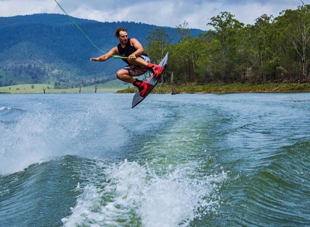KinesysActive's tweet photo. Get wet, stay active & protected with KINeSYS water resistant Performance Sunscreen.#performancesunscreen #kinesys #wakeboard https://t.co/b6ouS3DNHF
