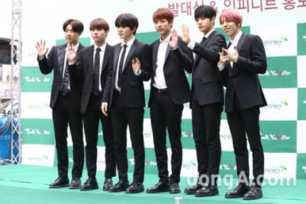 theseoulstory's tweet photo. According to this, everyone in INFINITE except Hoya has renewed contracts w/ Woollim. Hope discussions go well! https://t.co/WUrAKYUyWG https://t.co/ImTVJN2Utd