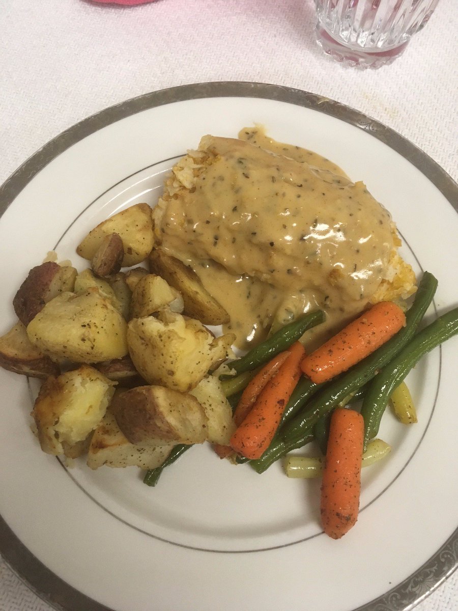 PalacePlayhouse's tweet photo. Meet our Chicken Cordon Bleu, the newest dinner option at the Palace. #eatlocal #pocatello #delishkitchen #IntotheWoods https://t.co/CWH0hTso2n