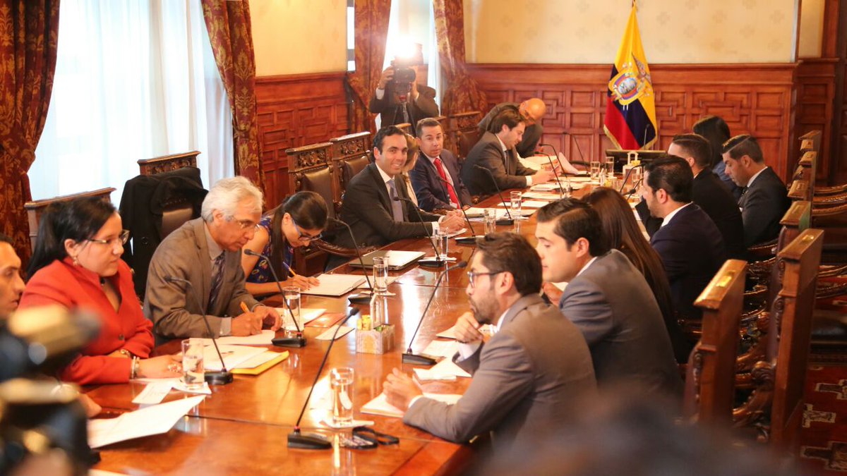 CampanaPablo's tweet photo. ¡Cada día trabajamos por generar más programas en beneficio del Ecuador! Participamos junto a @Lenin en Comité #ConsejoProductivoTributario. https://t.co/eruOCdcIWu