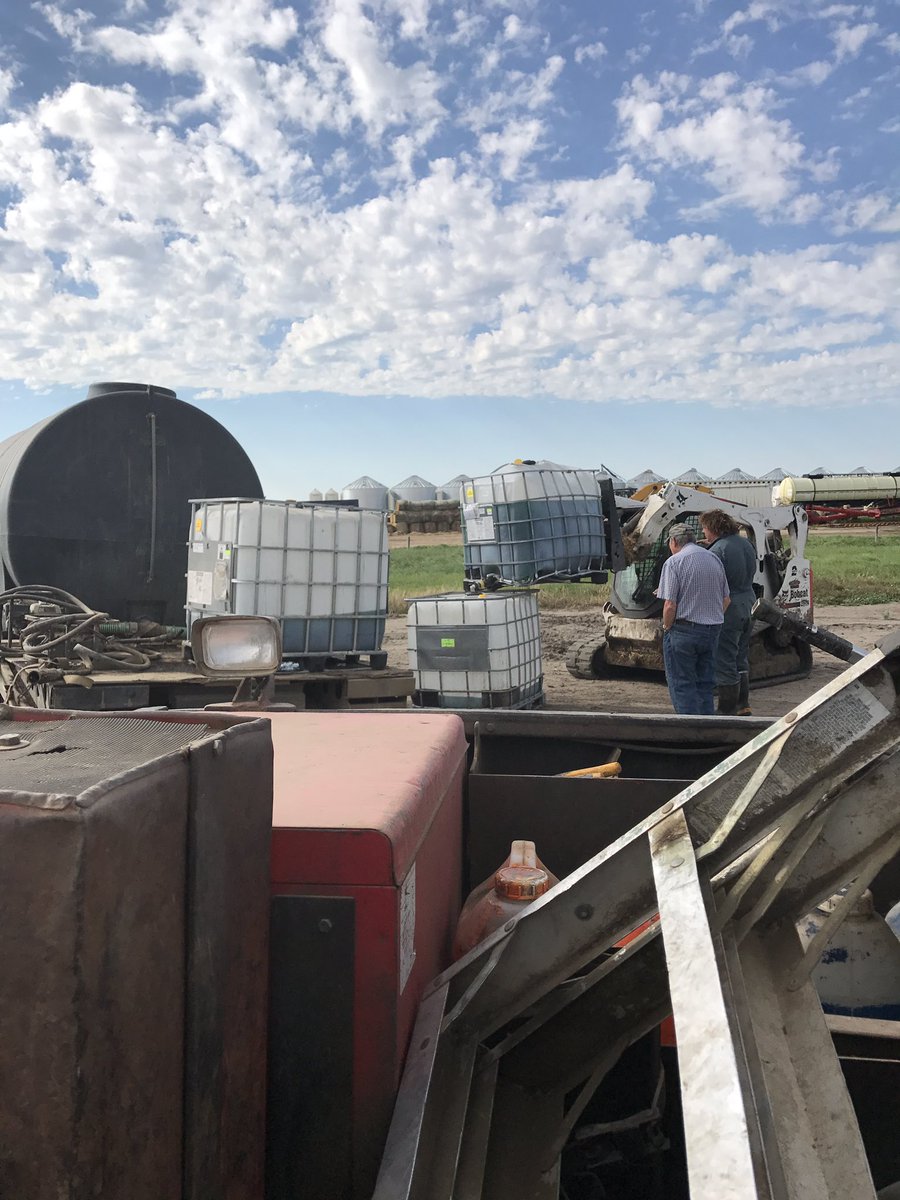 farmfal2016's tweet photo. That was "tote"ally not what we meant to do #harvest2017 https://t.co/DOf3GcV28f