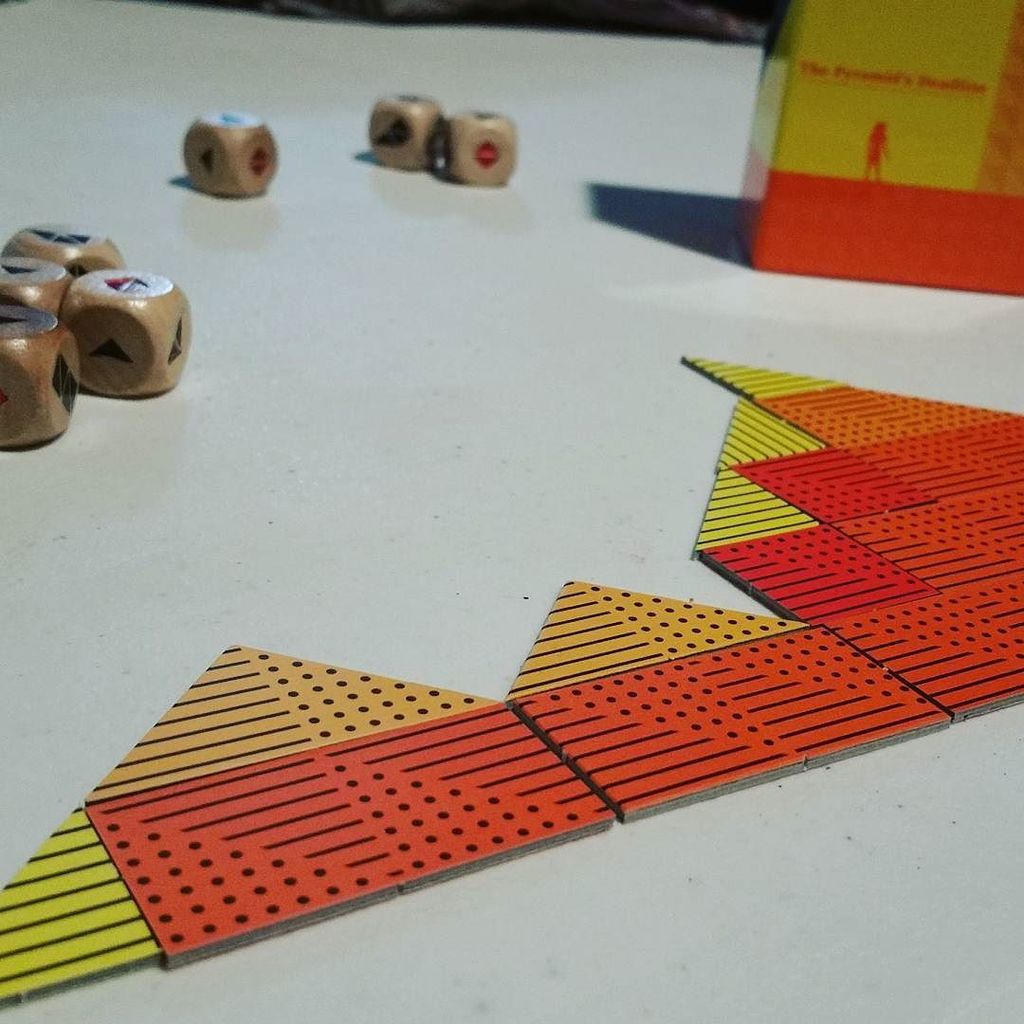 brumbams's tweet photo. First play of #thepyramidsdeadline from #oinkgames #boardgames #brumbamsmurph https://t.co/Xgcoq2fqMY https://t.co/tAtnSypcB6