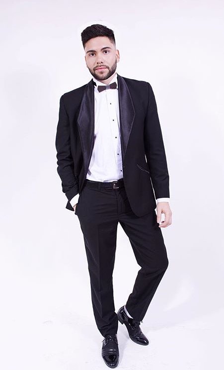 En nuestras sucursales podrás encontrar una amplia y variada gama de smokings y accesorios para lucirte y brillar. ✨👌#Casamiento #Novios2017