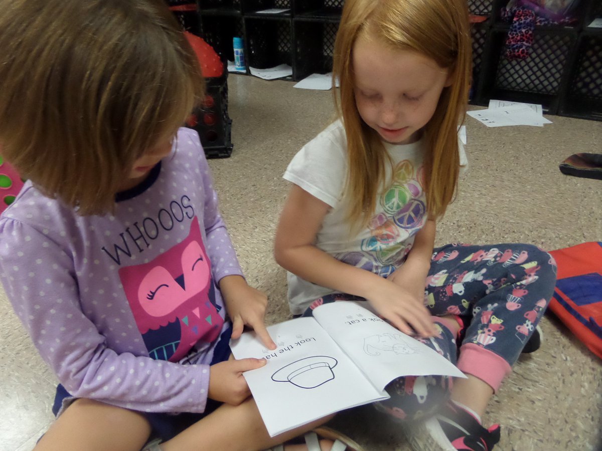 LeppanenShari's tweet photo. KDG Students in Room 18 learn how to read in EEKK position.@RBElementary https://t.co/jyKcTua1Kt