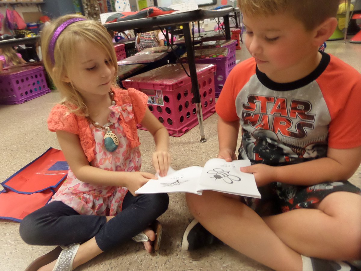 LeppanenShari's tweet photo. KDG Students in Room 18 learn how to read in EEKK position.@RBElementary https://t.co/jyKcTua1Kt