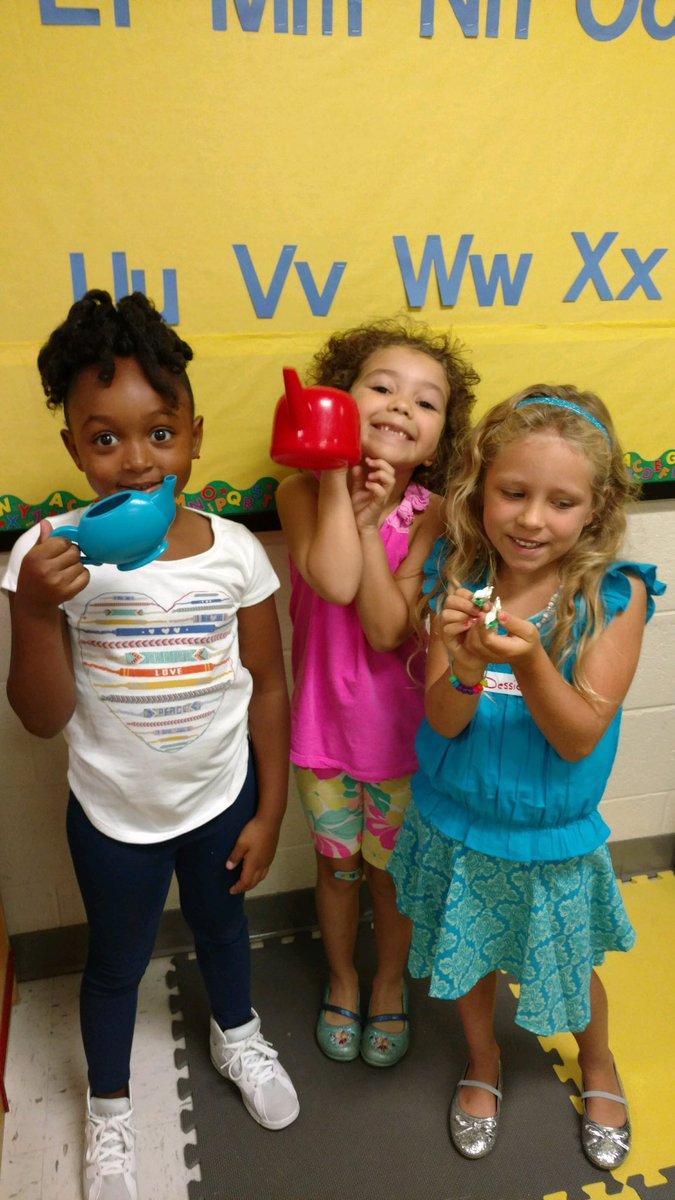 OldFortElem's tweet photo. A great first day of the best school year ever @OldFortElem @McDowell590 #oldfortpride #McFirstDay https://t.co/Lribk6T9Vk
