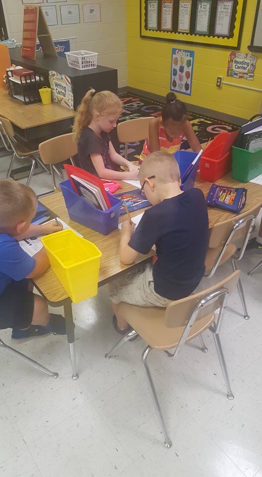 OldFortElem's tweet photo. A great first day of the best school year ever @OldFortElem @McDowell590 #oldfortpride #McFirstDay https://t.co/Lribk6T9Vk