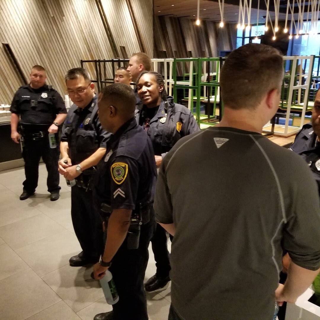 houstonpolice's tweet photo. Shoutout to @shakeshack for feeding our Midwest Patrol officers today as they work long hours under incredible conditions #HoustonStrong https://t.co/N8kHNy7D4O