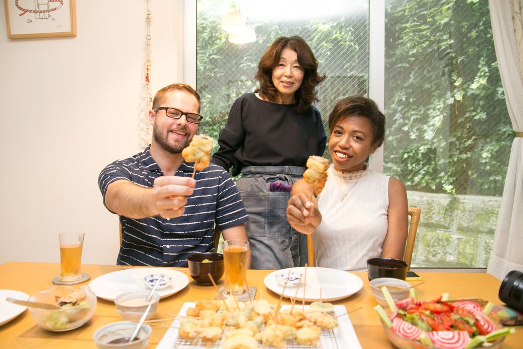ExPlusJapan's tweet photo. Now we're cooking on YouTube with #KemushiChan!  

Watch Loretta &amp; Joe try a NO-ENGLISH lunch challenge in Kamakura
https://t.co/KMq6L4cE8P https://t.co/er7p20TF2R