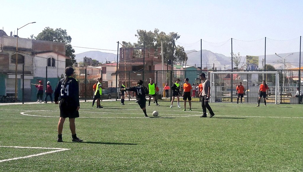 Niños o jóvenes, todos deben venir a la escuelita de fútbol de #LíneaVerde te esperamos de lunes a viernes a partir de las 5pm