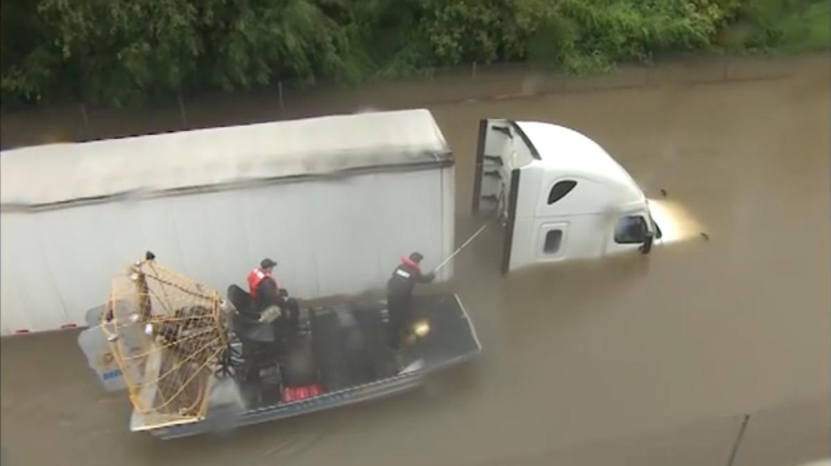 Watch a reporter help save a man's life in the middle of an on-air hurricane broadcast: bit.ly/2gjiwVM