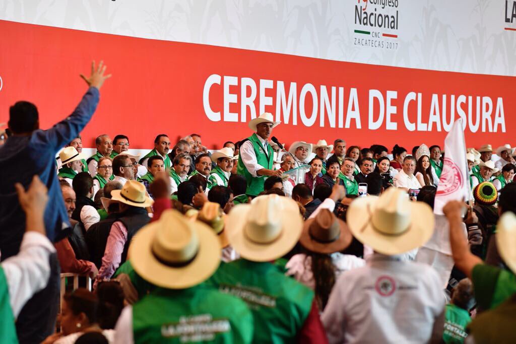 JorgeNarvaezN's tweet photo. Acompaño al Srio. @ppcalzada en el evento de clausura del 79 Congreso Nacional de la @CNC_CEN en #Zacatecas https://t.co/nIvtuo6uPY