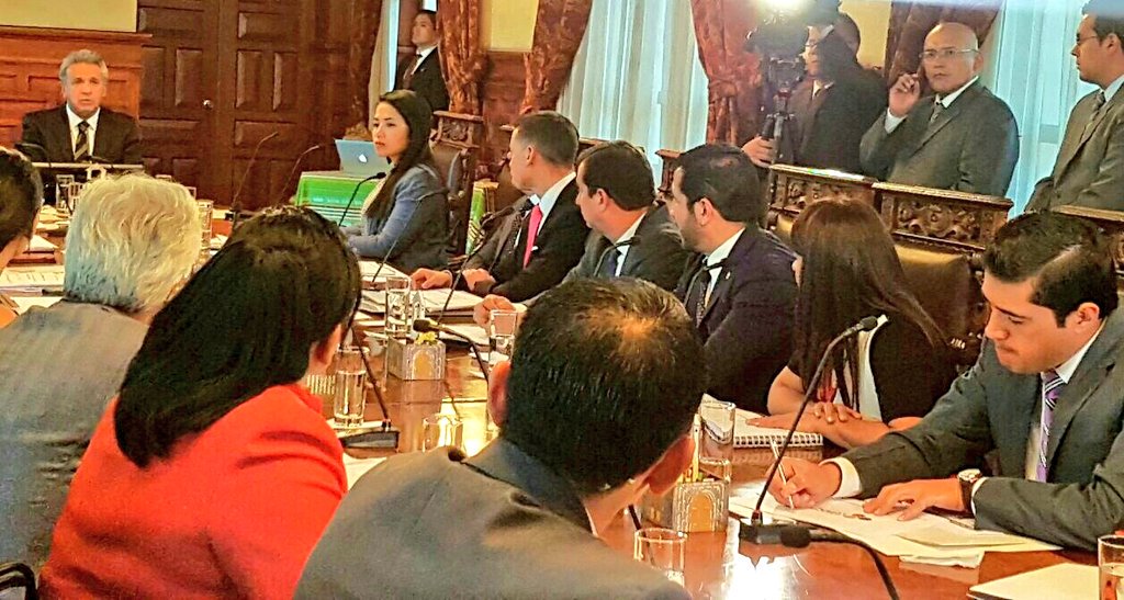 OVCorderoAhiman's tweet photo. #ConsejoProductivoTributario promueve políticas para que #Ecuador sea autosustentable. Participamos junto a @Lenin en reunión de trabajo. https://t.co/F4NaP8b19w
