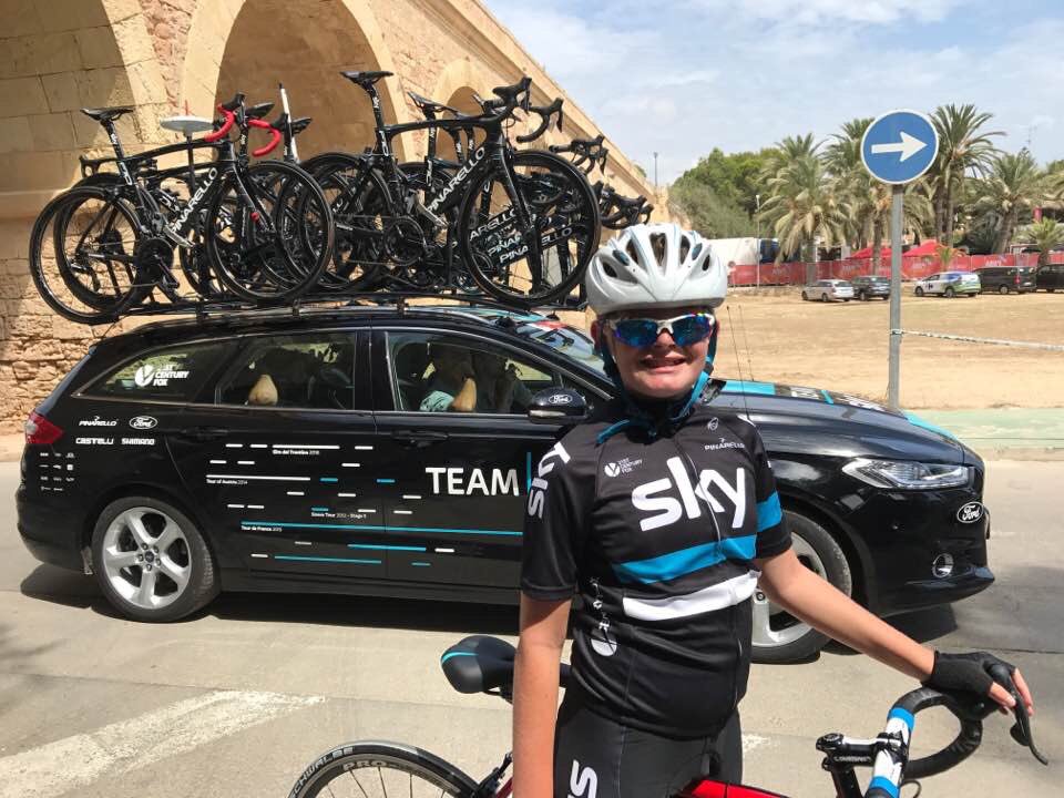 scoobysteu's tweet photo. My son love the start of stage 9. He is a massive #teamsky fan. Even better that he got a high five and and smile from #chrisfroome. https://t.co/9wfRa6X7Ey