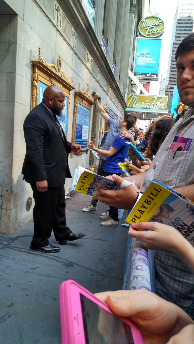 R5Rosy's tweet photo. @AsaSomers @DearEvanHansen I also got one from the day before XD https://t.co/fWMP8SKg2f