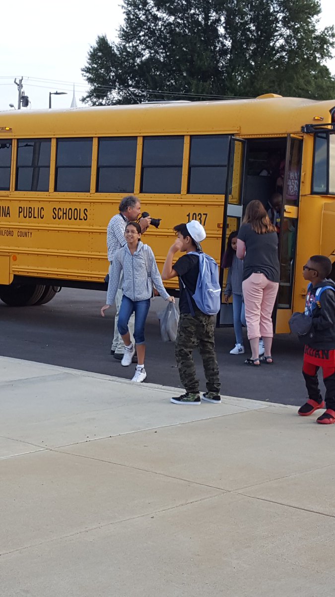 HunterElemGSO's tweet photo. First day of school in our brand new building. #GCSFirstDay2017 @GCSchoolsNC https://t.co/fbDyqc1tzW