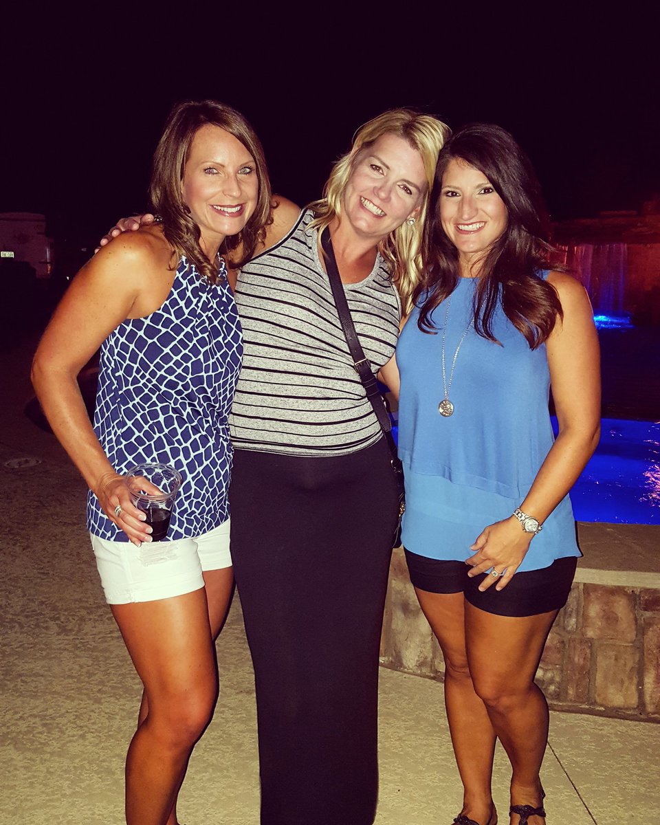 TDay97's tweet photo. โค this crew!!
#endofsummerbash17 #fightnightfun #makingmemories https://t.co/a9OSvkzo6G