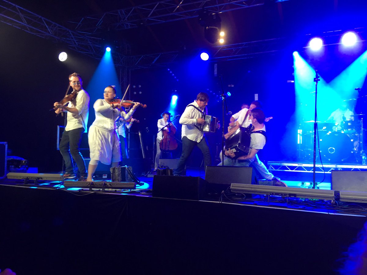 ctarr79's tweet photo. What a great @towerseyfesti Highlights include @KTTunstall @elizacarthy @Blackbeards_TP @TheRealMawkin @boden_jon &amp; @TheDemonBarbers Wow! https://t.co/omC2Nv1zE9