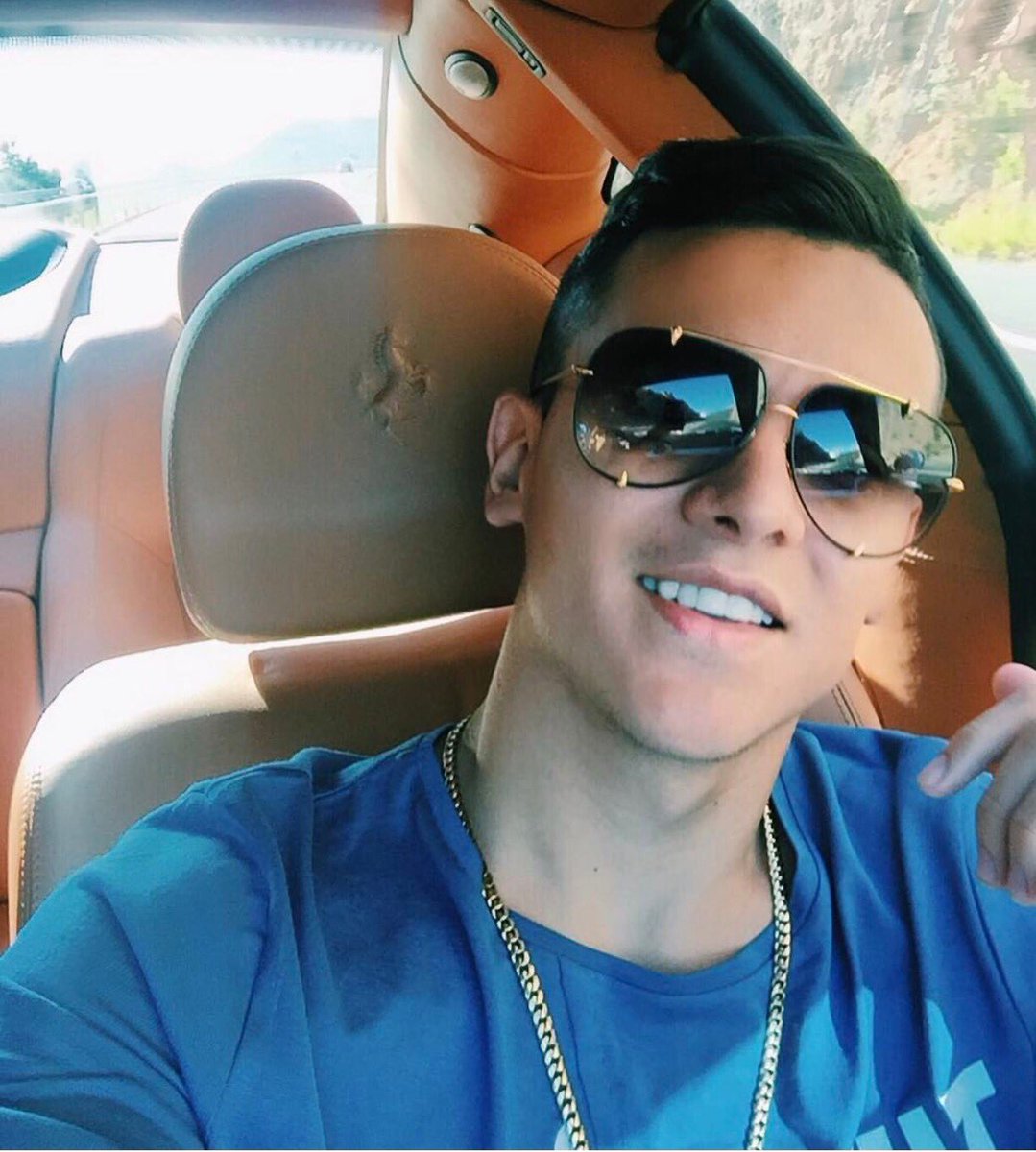 KEVINROLDAN's tweet photo. La Vida es Bella! 🤴🏻 https://t.co/MNXytzRfCw