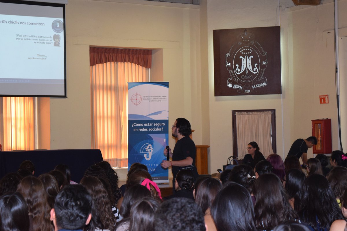 UMQro's tweet photo. Conferencia "Prevención y riesgos en las redes sociales" relacionada con el Programa "Querétaro Ciberseguro" #serparaservir https://t.co/OHCVgudrrP