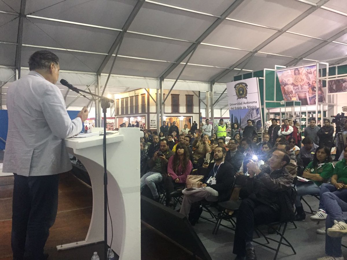 Filem_Mx's tweet photo. .@cosio_joaquin y su poesía, muestra de sensibilidad y conciencia acerca de los feminicios y la situación de las mujeres en el país #FilemMx https://t.co/MHNvYu6Q9j