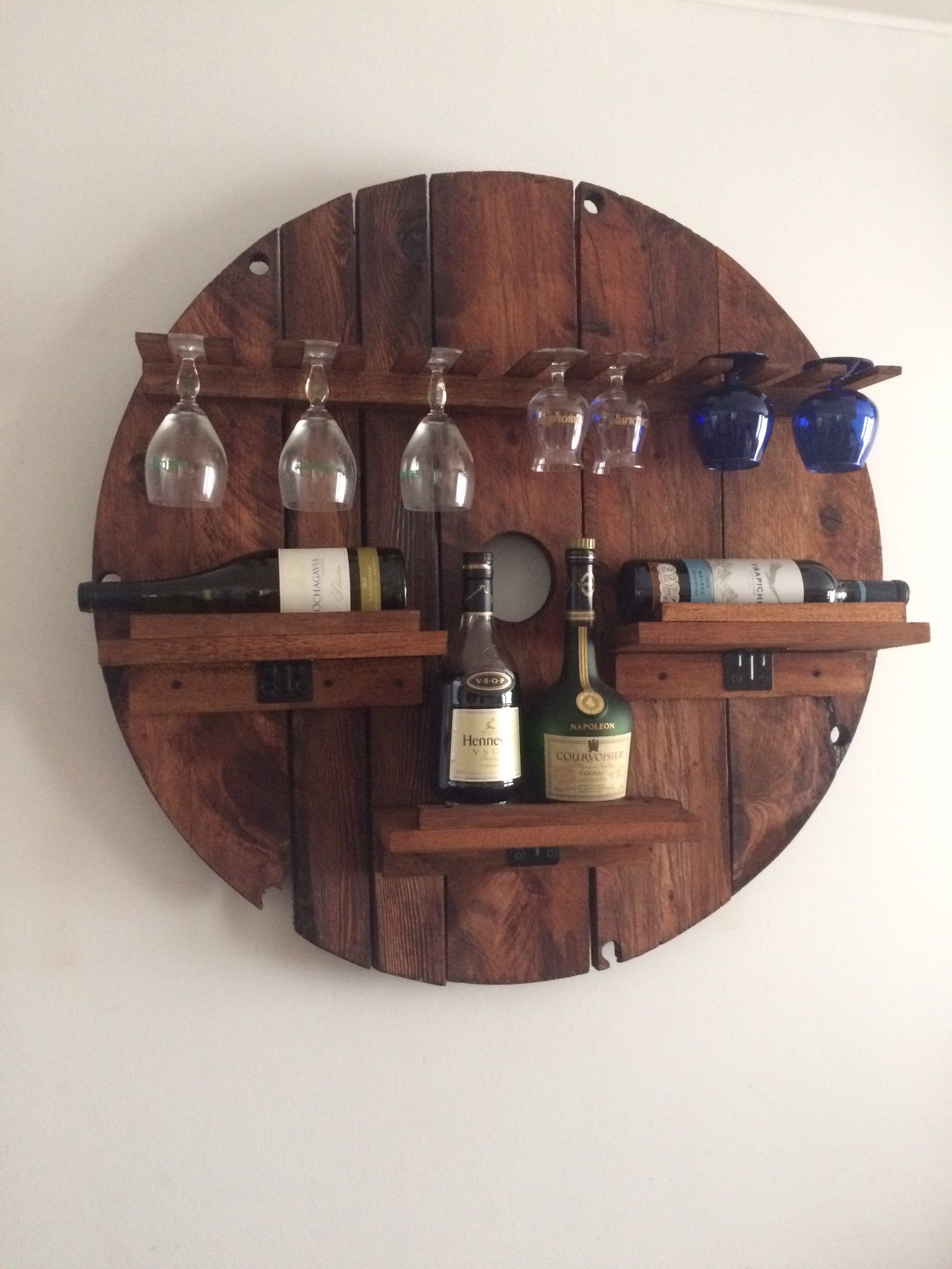 La Marucha Upcycling on X: ¿No tienes mucho espacio en casa? Este Mini bar,  muy práctico, es para ti. ¡Cuélgalo en tu pared! #woodreel  #woodreelfurniture  / X