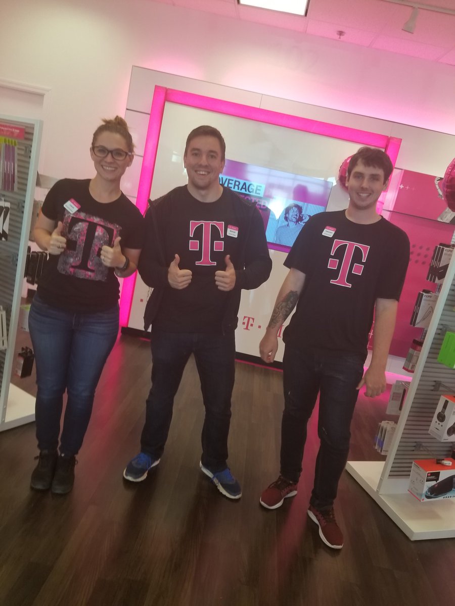 MikeExclusiveW's tweet photo. A little late but I'd like to welcome @CebastianTekin and @LoloExclusiveW  into the exclusive Wireless development program for 2017! https://t.co/pIkuyzgcuS