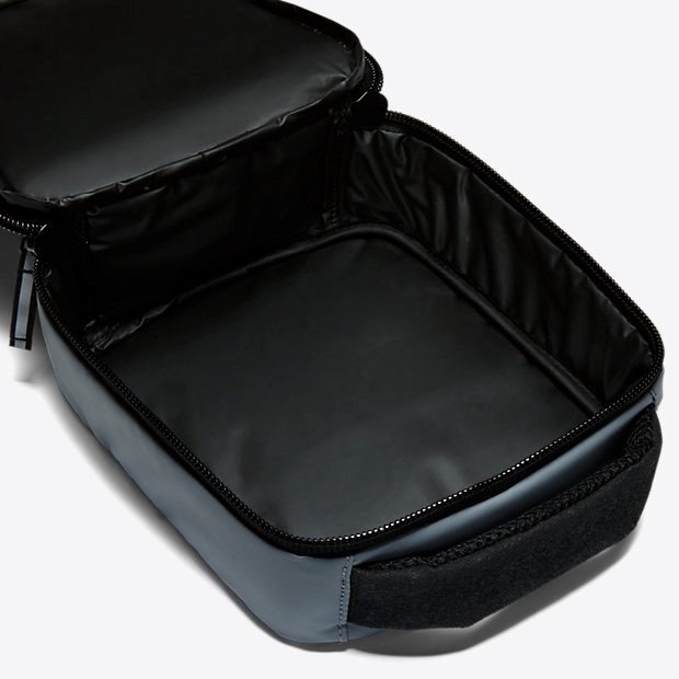 J23app's tweet photo. Jordan Lunch Totes on Nike

Cool Grey -> https://t.co/L4IWFfTgH7

Gym Red -> https://t.co/rEFmljke4b https://t.co/AgspdYEUxW