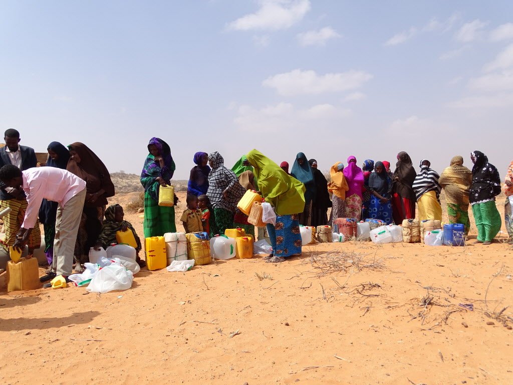 WorldVision's tweet photo. Over 4.5 million people are estimated to be in need of #water and sanitation services in #Somalia. https://t.co/i6xM88Hq8h