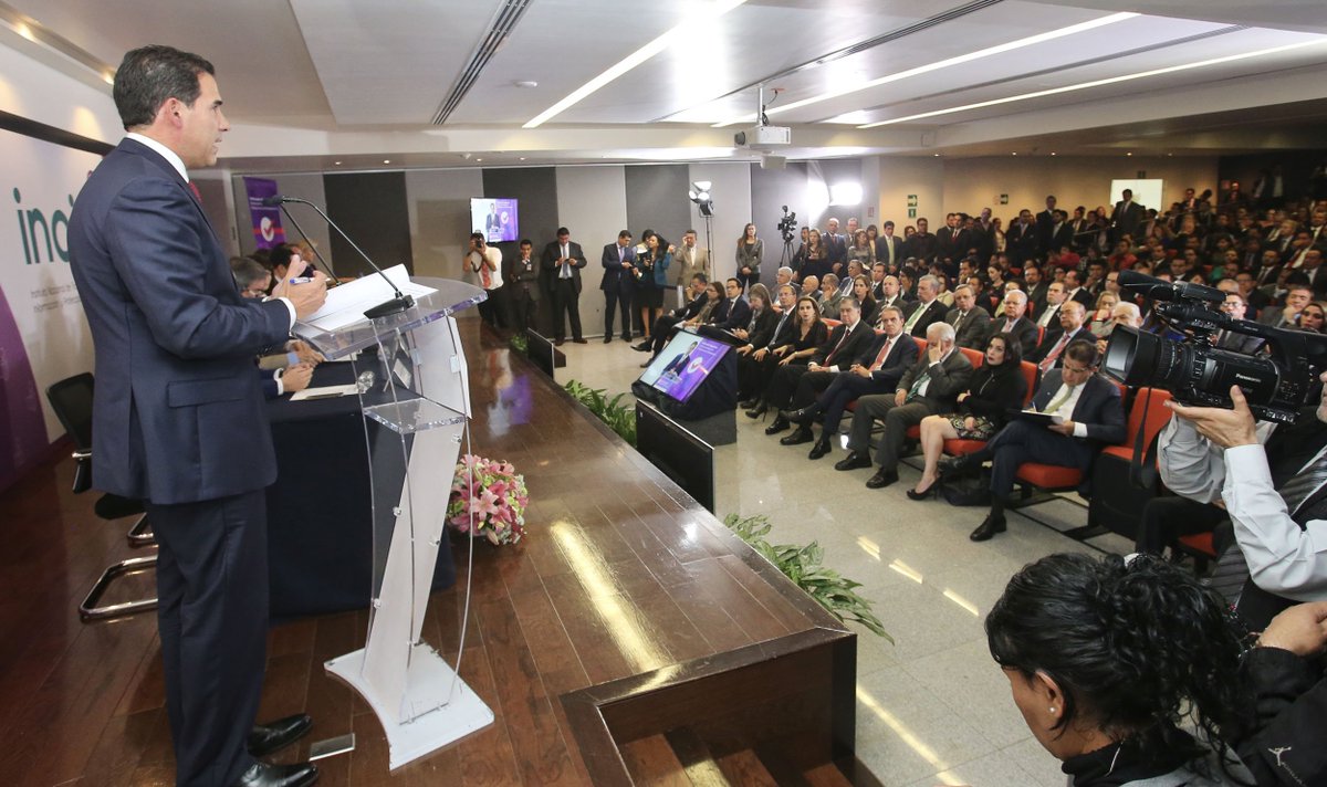 senadomexicano's tweet photo. 📷 #Fotos
@INAImexico otorga al #SenadoTransparente reconocimiento por ser referente en transparencia. https://t.co/8d6u3sQhU8 https://t.co/zUmOFJV4Kr