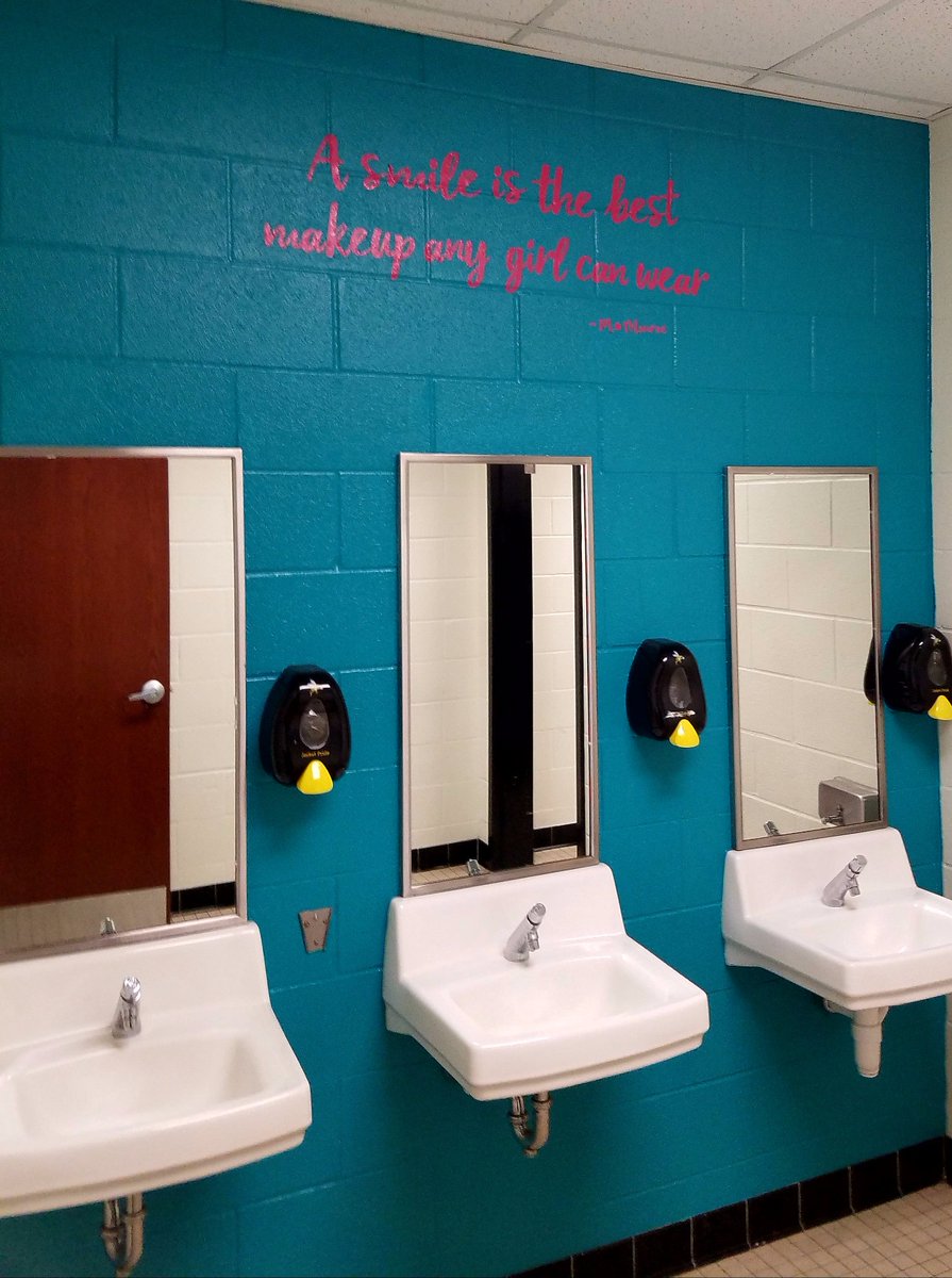 SmithMiddle's tweet photo. Open House is tomorrow @ 5:30. SMS staff & students have been hard at work kicking off the school year! #smithpower https://t.co/EsiPR7FbOJ