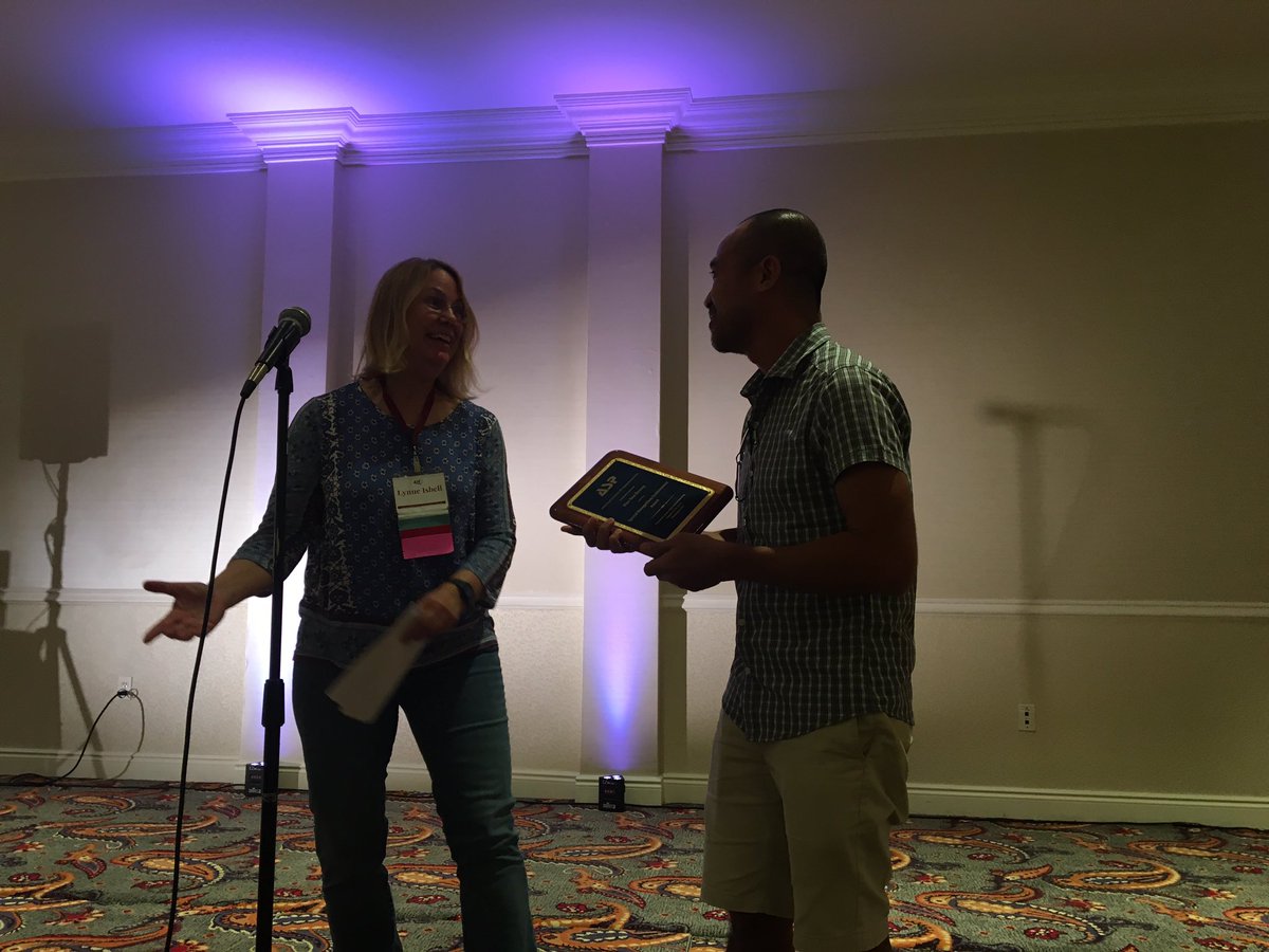 ASPvoice's tweet photo. Artist Dao Van Hoang wins the @ASPvoice Special Recognition/Service Award! #ASPDC2017 https://t.co/5AHSC1LXw4