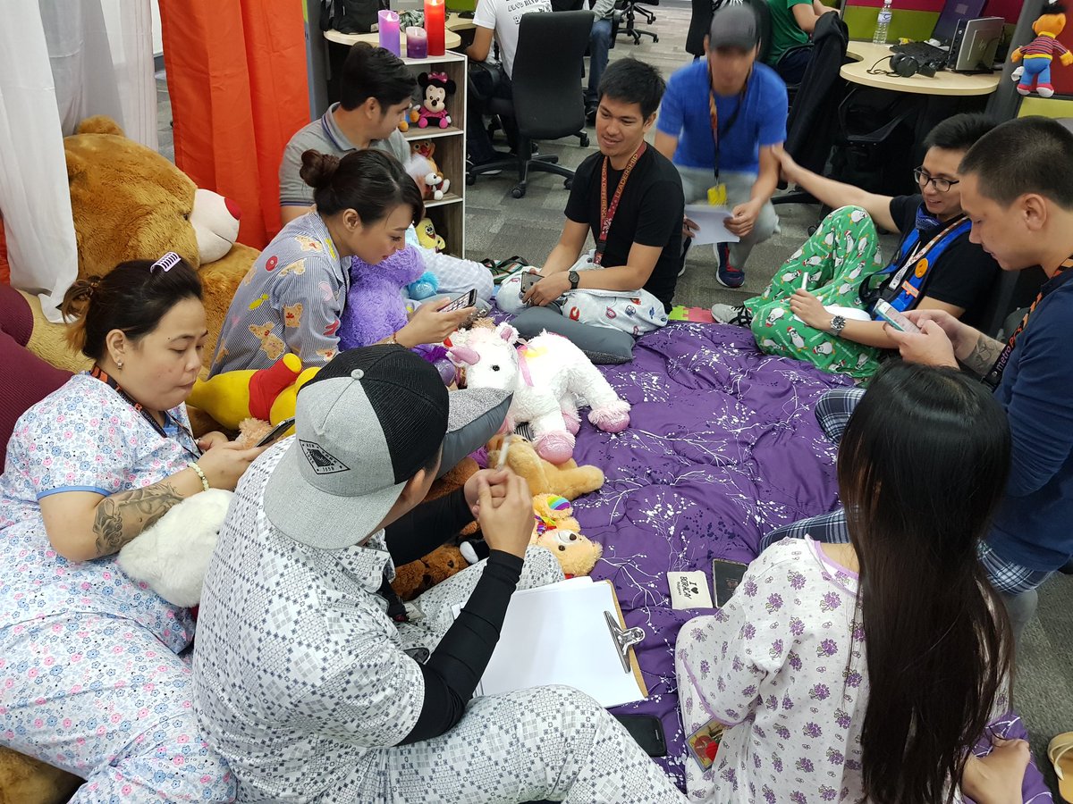 ONE_Clarktastic's tweet photo. What are these #clarktastic #trbl #elite tweeting about? #WhatsTheGoodNews #ThePurpleBed 
@Greg_MPCS @Josie_MPCS @KatKatrob9 @KapilGoel2006 https://t.co/PhvFYlJgQW