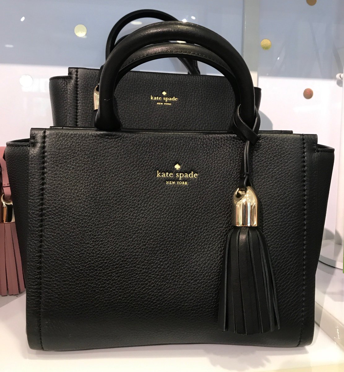 Prizmoutlets's tweet photo. Because there really is no such thing as too many black purses. ♠️
#katespade #katespadeoutlet https://t.co/mTLIn18Cef