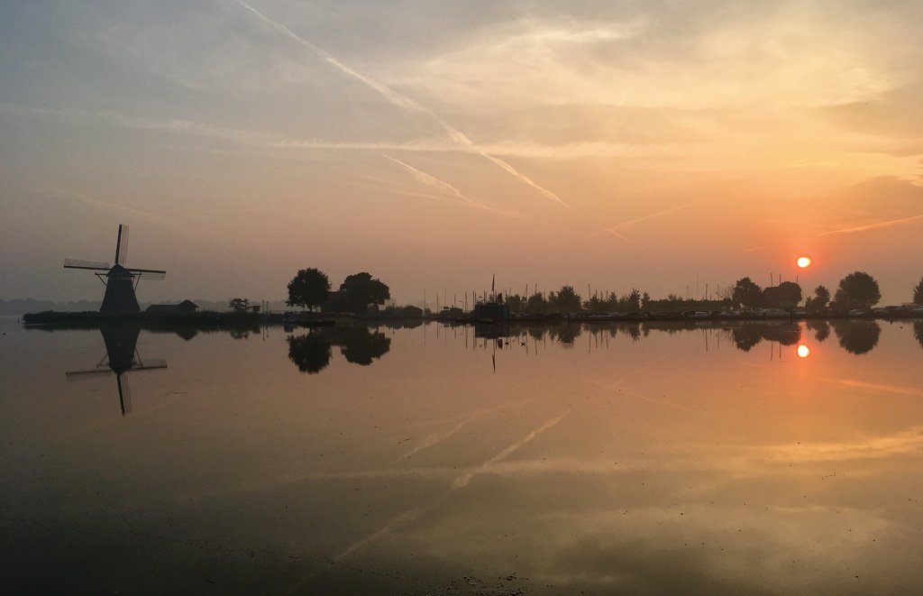 StolkBrother's tweet photo. Extra zonnige dag vandaag! #zonop #rotte #lansingerland #reflectie ( @MeteoGroupWeer @Weerplaza @GerritHiemstra ) https://t.co/fZUTkwYltt
