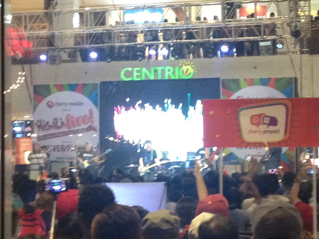 JOKERMIME2's tweet photo. Jamming with River Maya at Ayala. 8/27/13. #XUMIL
#HIGALAAY2017
#Clavius https://t.co/T7lmTXXhW5