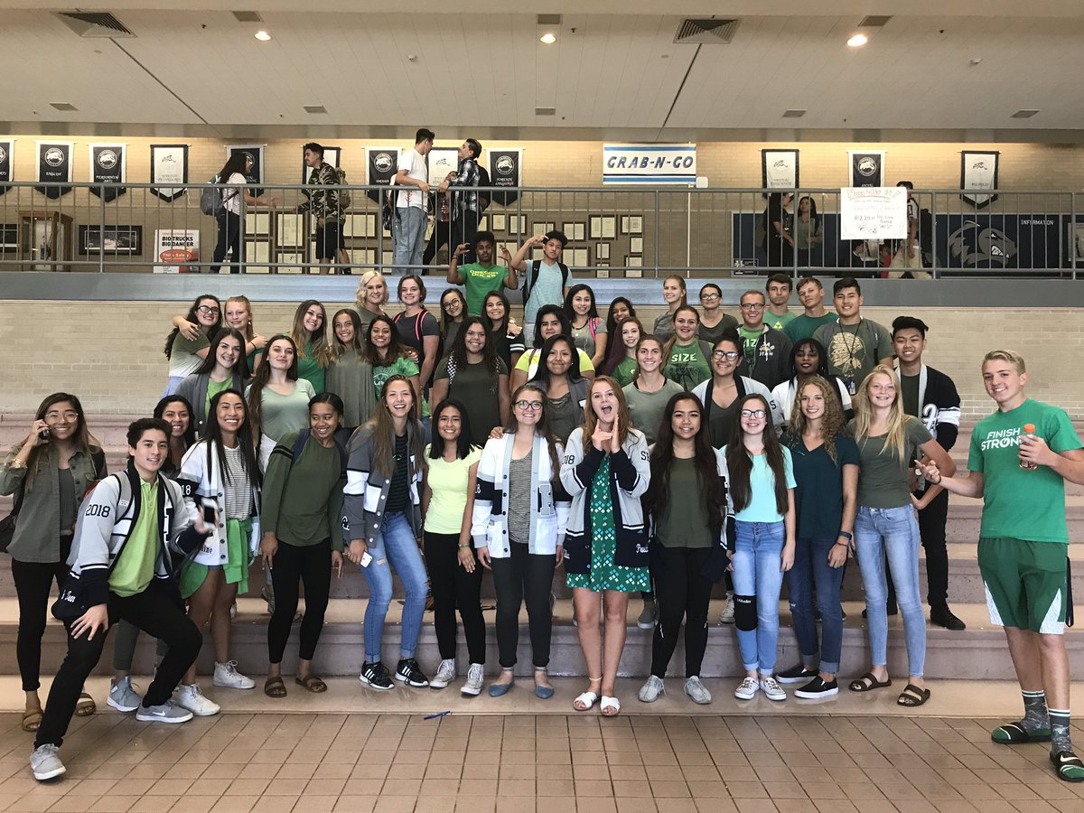 HunterSBOs's tweet photo. Thankful for all the wolverines who wore green today and helped support such a great legacy #hunterpride #cb #teamwolverines #huskystrong 💚💙 https://t.co/vzI87br5Jj