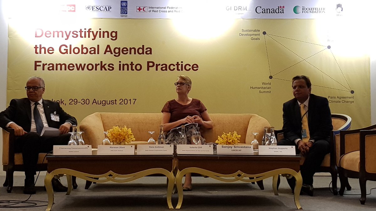 sanny_jegillos's tweet photo. Valerie Cliff:a human rights based approach that leaves no one behind is central to operationalizing the global agenda @UNDPasiapac #rpd2017 https://t.co/mrLz3AHLOa
