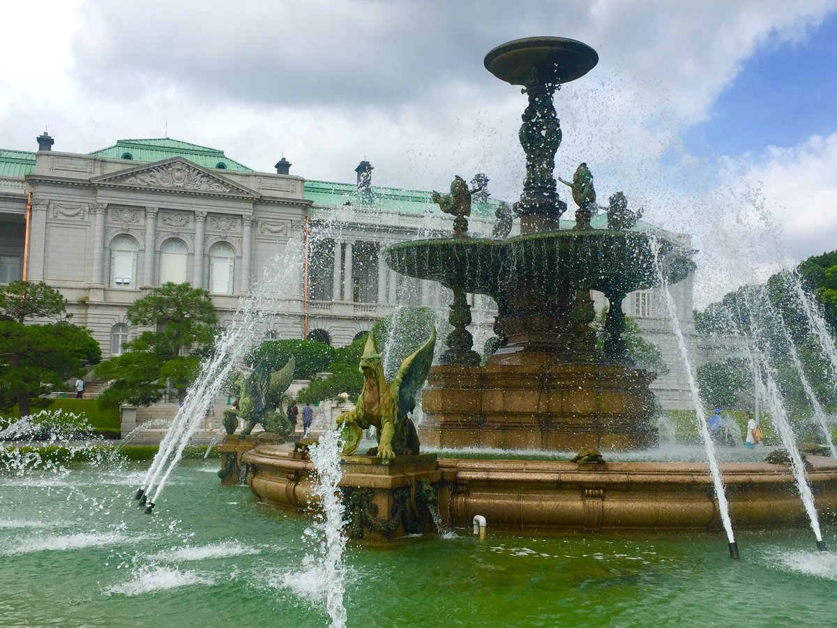 ট ইট র 迎賓館赤坂離宮 Akasaka Palace 迎賓館 主庭の噴水です 本日も心地よい水の音と 亀やシャチ ライオンにグリフォンを皆さまにお楽しみいただいています 主庭の噴水前は 記念撮影にぴったりな フォトスポット です ট ইট র 迎賓館赤坂離宮 Akasaka Palace 迎賓館 主庭の噴水です 本日も心地よい水の音と 亀やシャチ ライオンにグリフォンを皆さまにお楽しみいただいています 主庭の噴水前は 記念撮影にぴったりな フォトスポット です