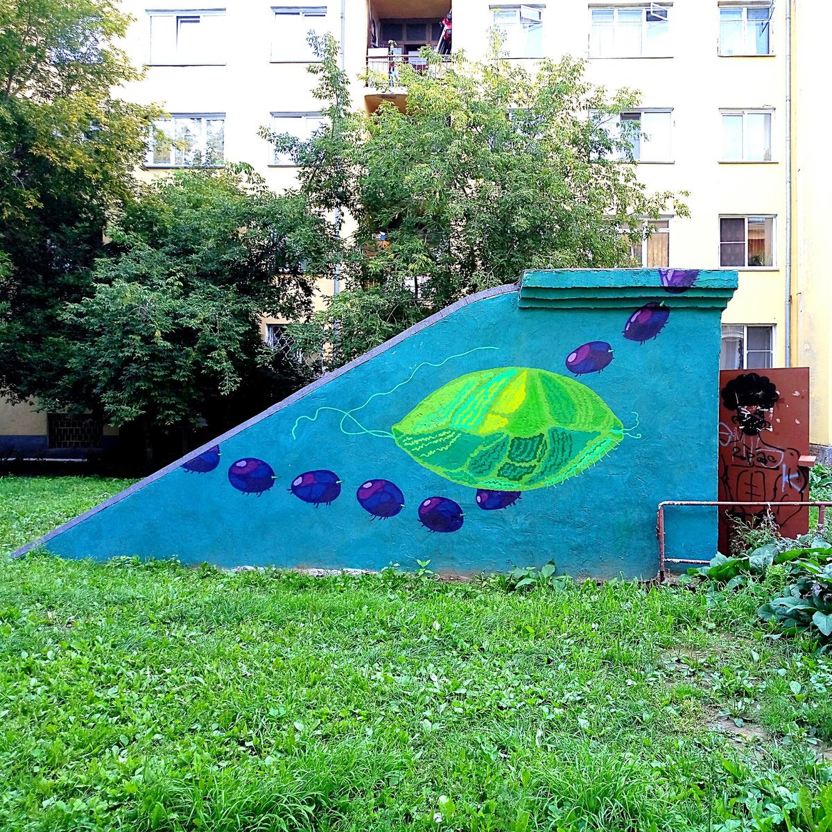 streetartsib's tweet photo. Начинаем небольшой марафон с #окрашенофест 
Эти будочки между Державина 6 и 8

#streetartsib #okrashenofest #color #summer #fruits #graffiti https://t.co/ONYSp97SqQ